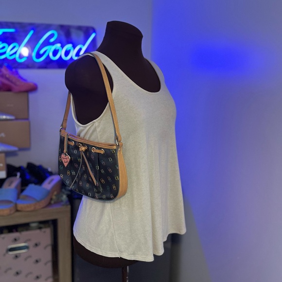 Express Tank Blouse with Open Twist Back - Picture 4 of 4